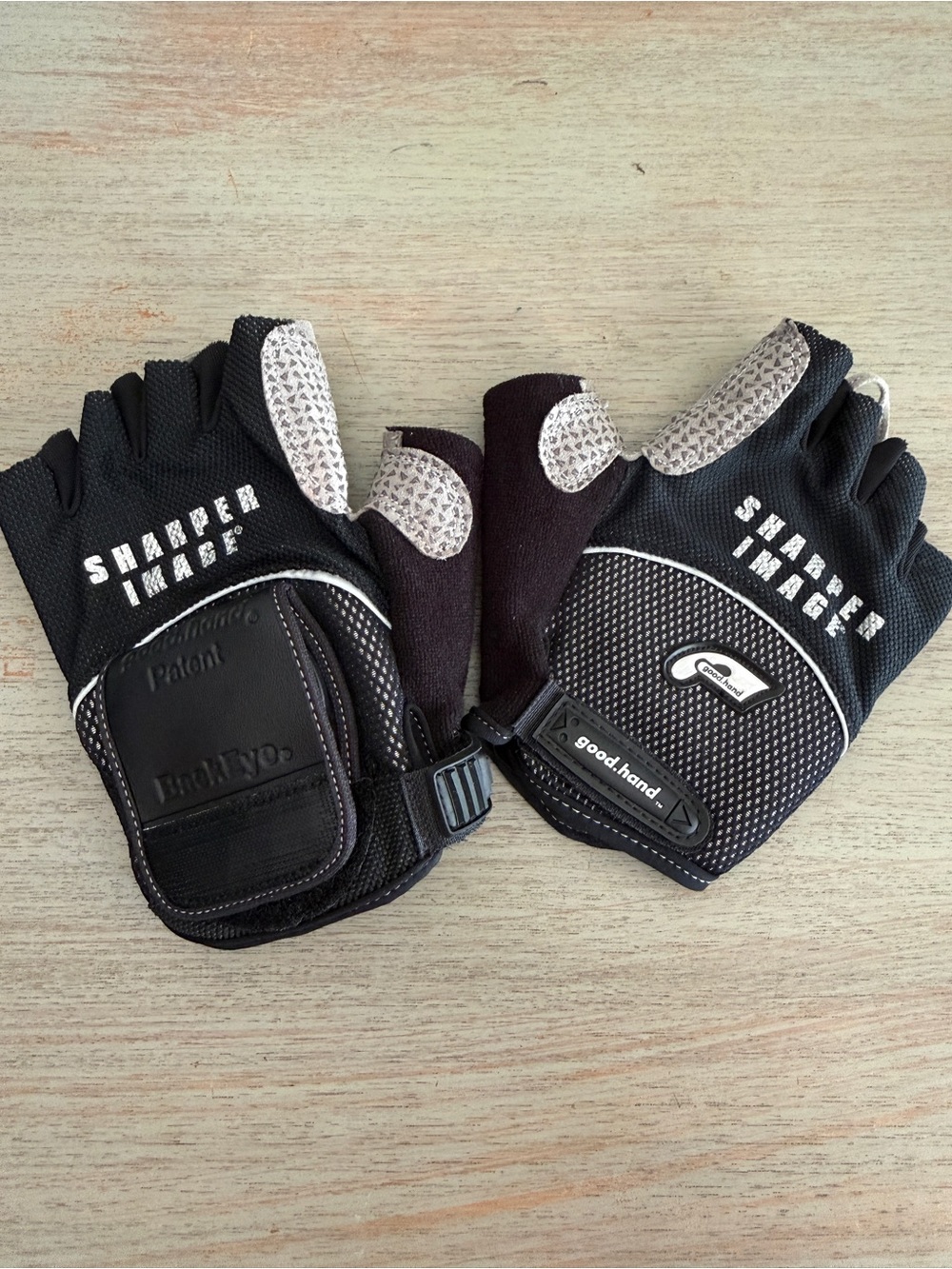 Sharper Image Rearview Mirror Fingerless Black Cycling Gloves Unisex Adjustable